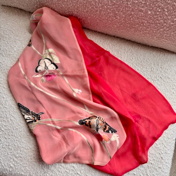 Beautiful MMA Butterfly Scarf made in Italy - Picture 3 of 6